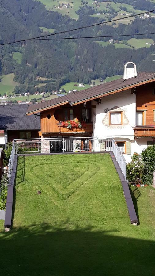 Gaestehaus Christoph Ried im Zillertal Luaran gambar